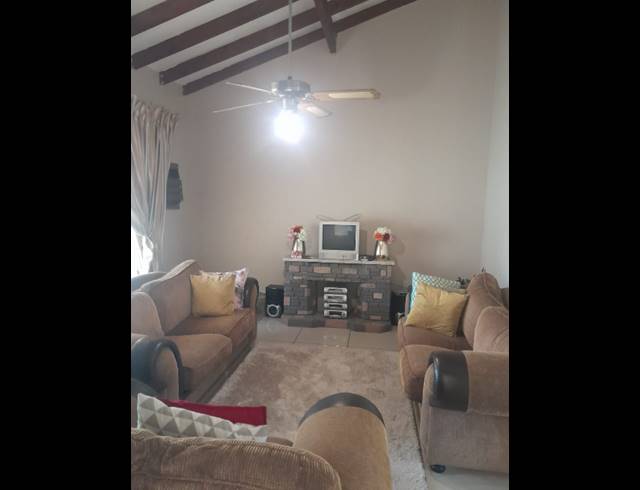 3 BEDROOM HOUSE TO LET IN YELLOWWOOD PARK